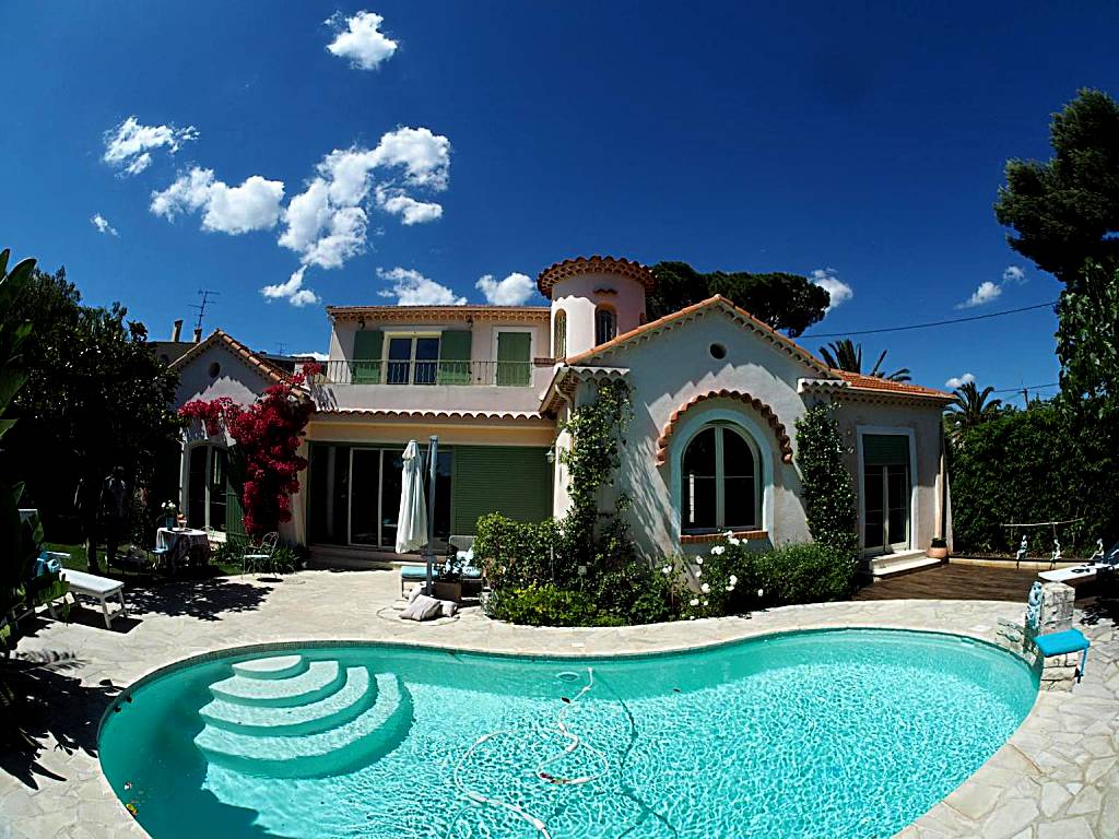 Blue Dream Cannes Guest House