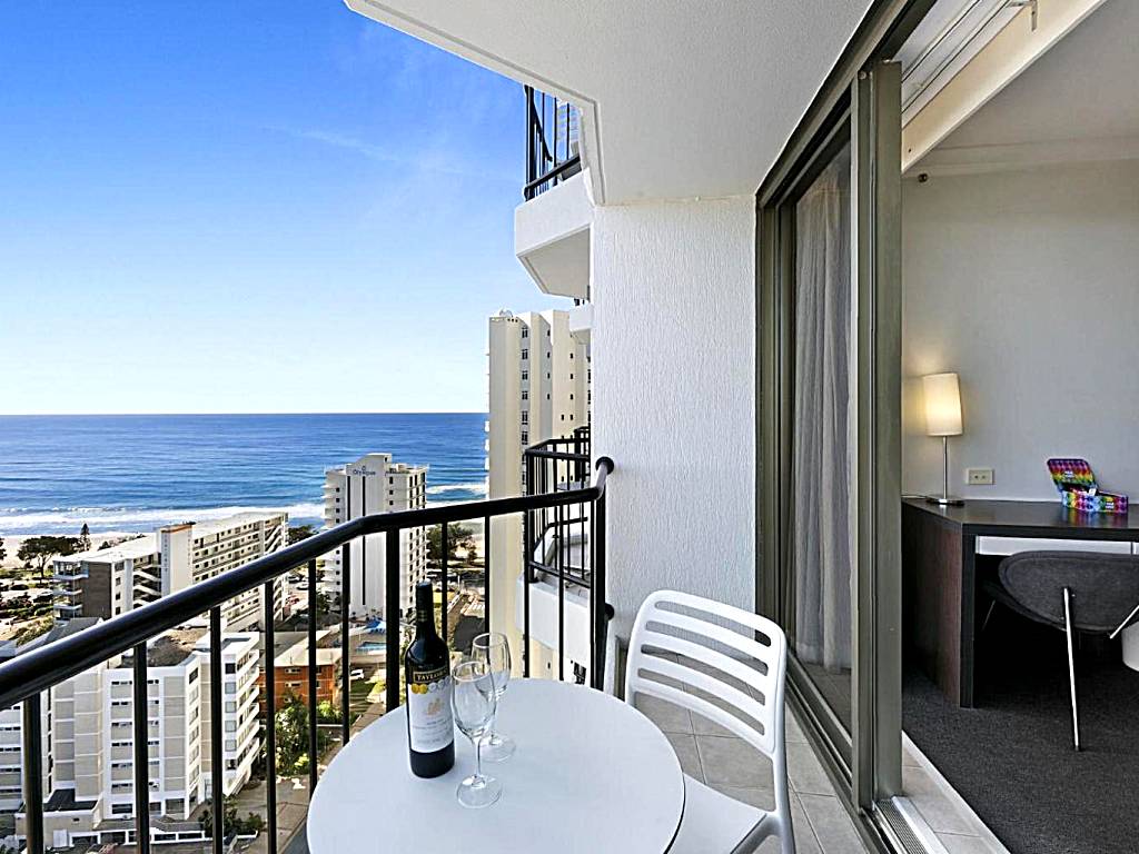 Ocean View 2-Bed Studio In the Heart of Surfers