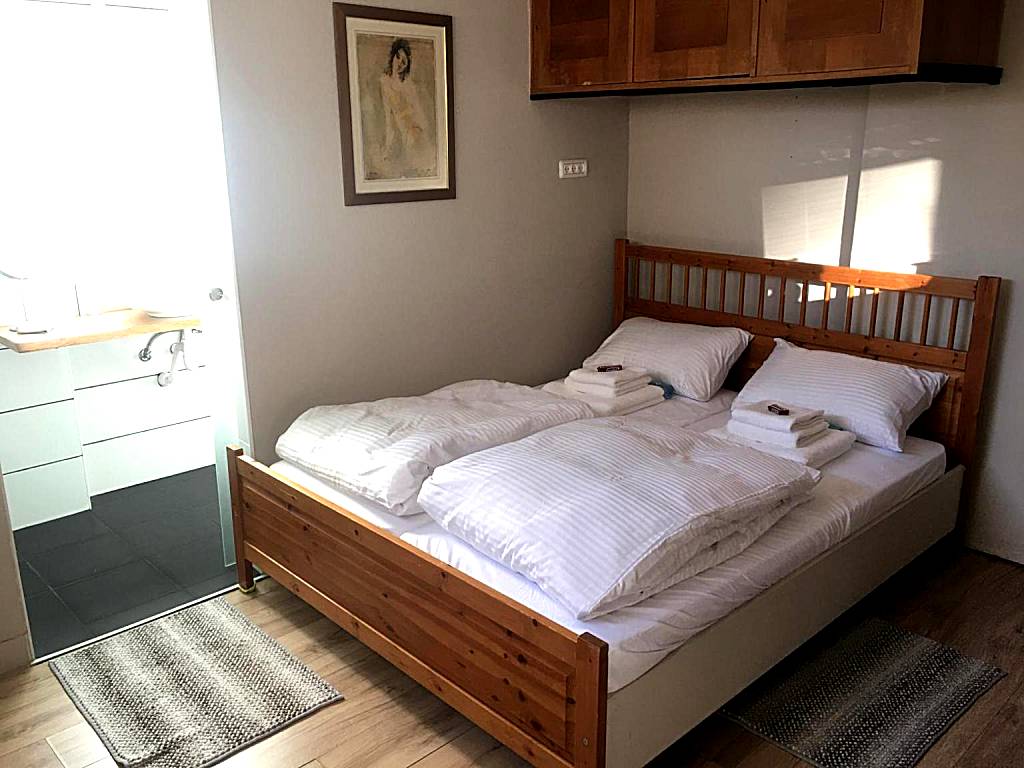 Bialik St B&B room Bauhaus district Tel Aviv